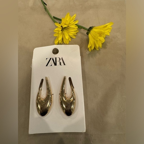 NWT. ZARA ELONGATED HOOP EARRINGS - Picture 4 of 7